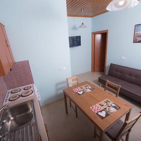 Πέτρινο Σπίτι Hotell Lazaráta Exteriör bild