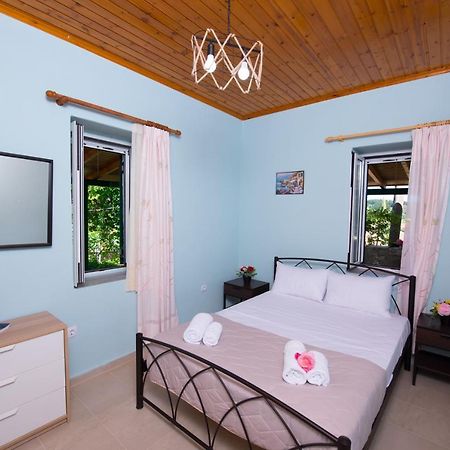 Πέτρινο Σπίτι Hotell Lazaráta Exteriör bild