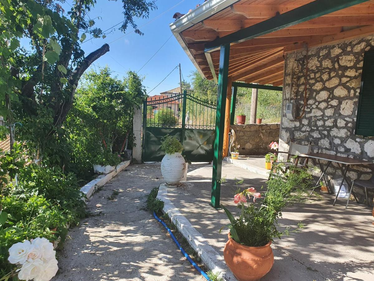 Πέτρινο Σπίτι Hotell Lazaráta Exteriör bild