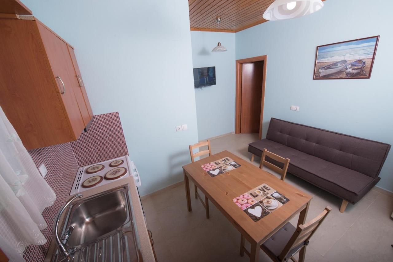 Πέτρινο Σπίτι Hotell Lazaráta Exteriör bild