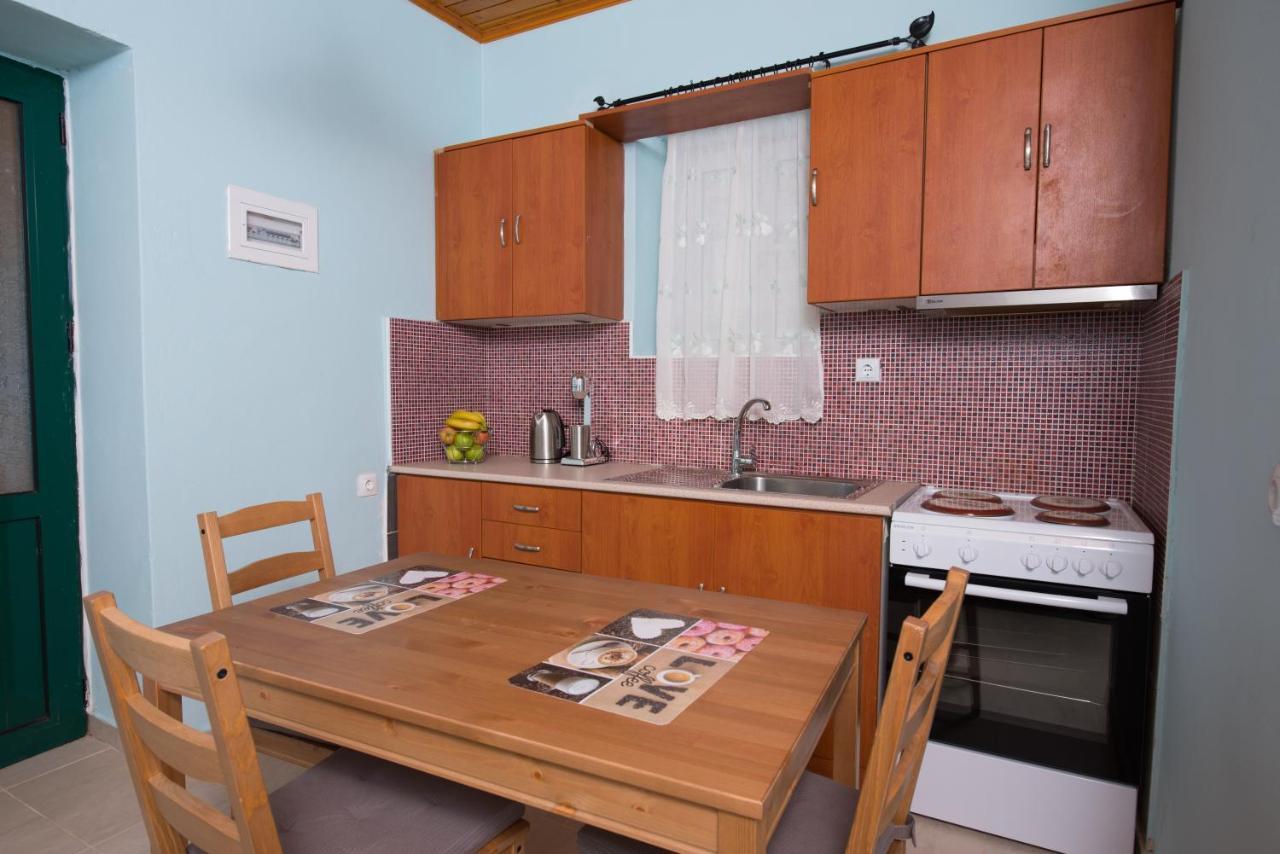 Πέτρινο Σπίτι Hotell Lazaráta Exteriör bild