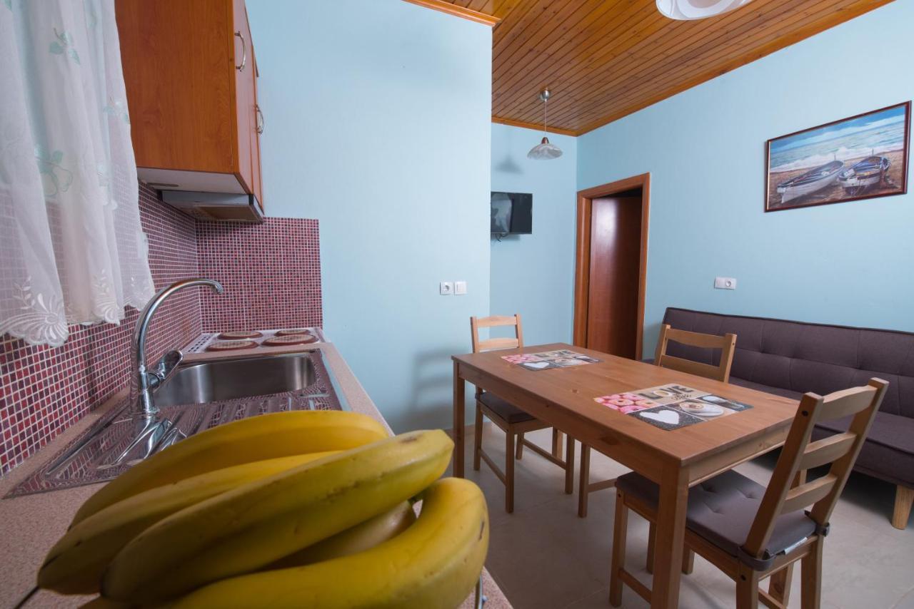 Πέτρινο Σπίτι Hotell Lazaráta Exteriör bild